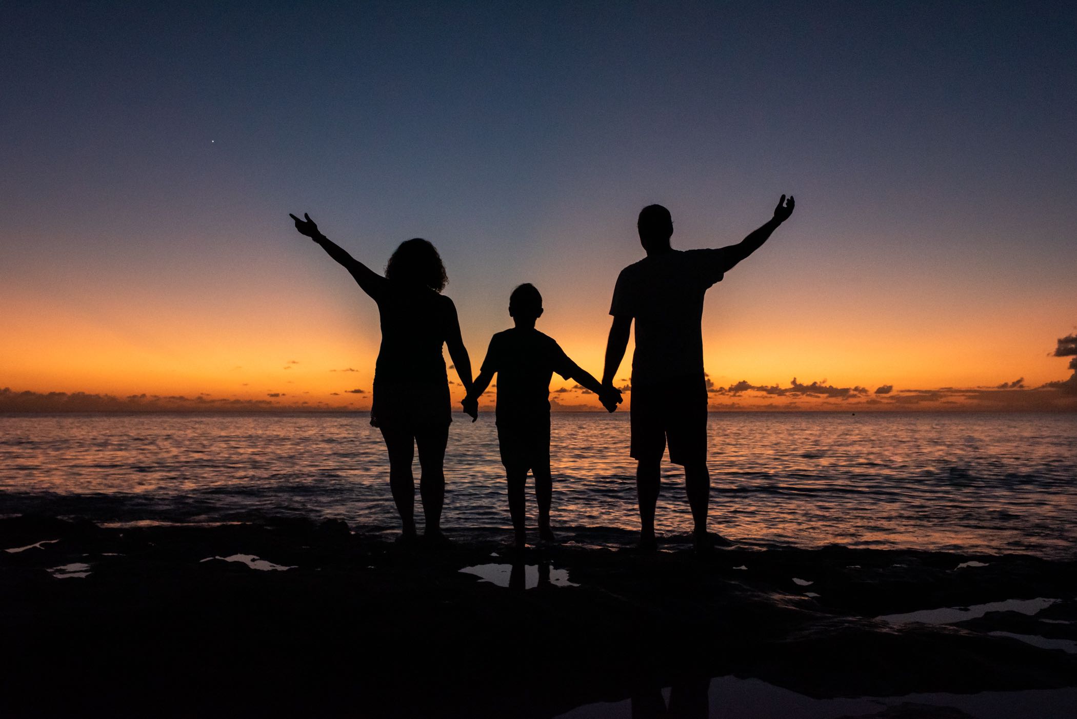sunset-family-caribbean-photo